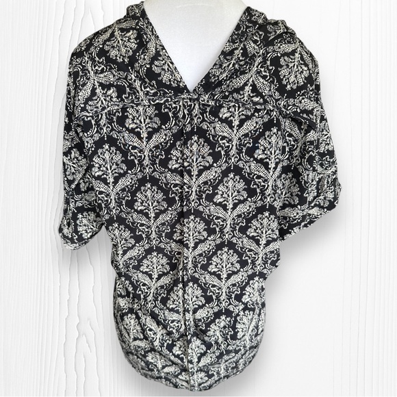 Dina Be for Francesca’s Collections Damask Sateen Cuff Shirttail Size Small (S) - Picture 3 of 9